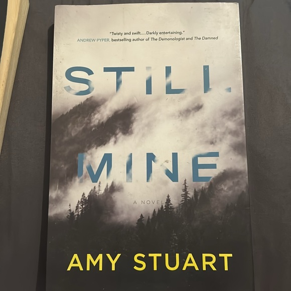 Assorted Books - Picture 4 of 7